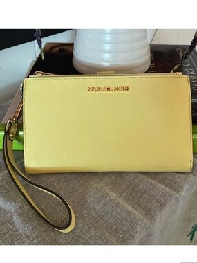 Michael Kors Wristlet/Wallet